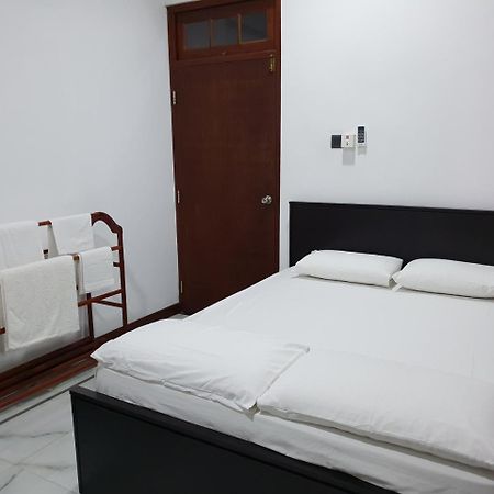 Ice Berg Apartment Dehiwala-Mount Lavinia Bagian luar foto