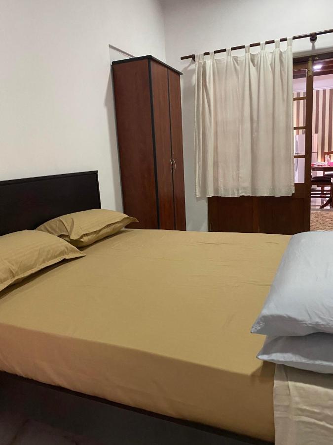 Ice Berg Apartment Dehiwala-Mount Lavinia Bagian luar foto