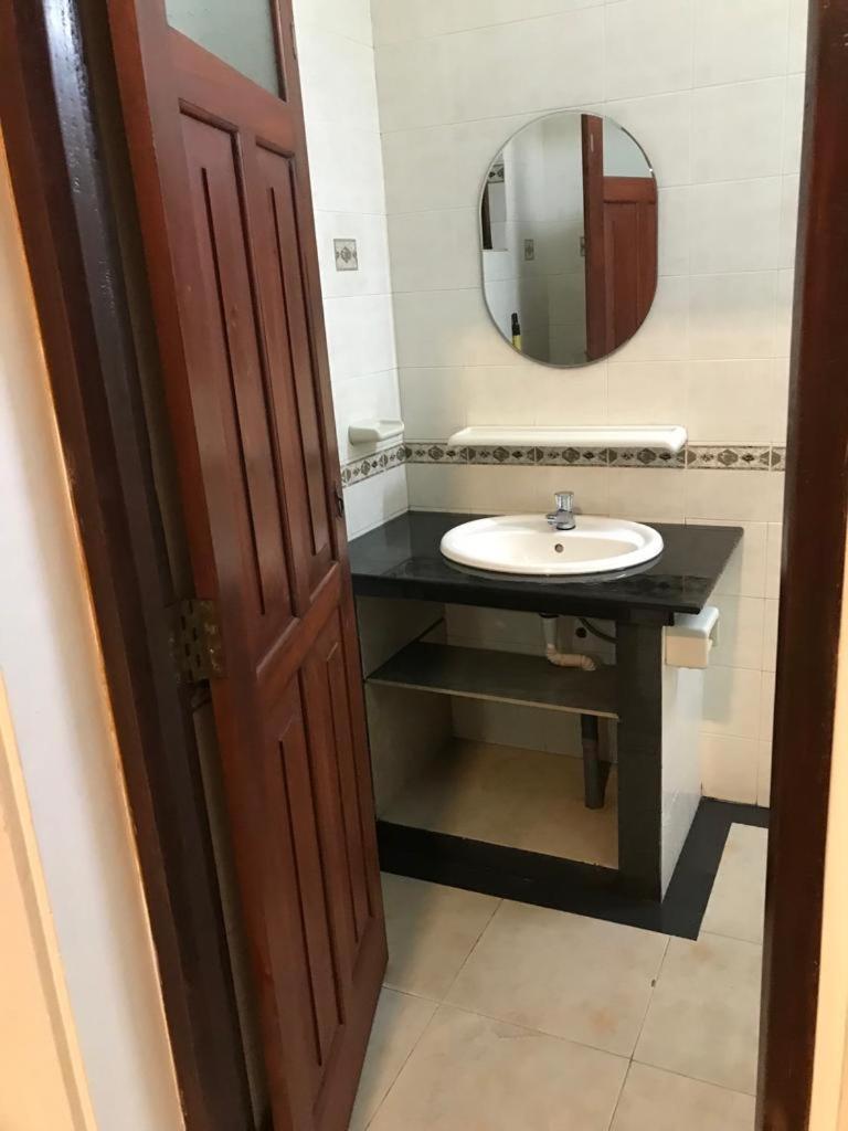 Ice Berg Apartment Dehiwala-Mount Lavinia Ruang foto