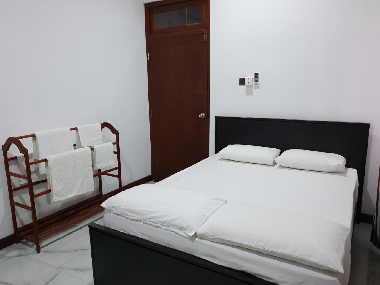 Ice Berg Apartment Dehiwala-Mount Lavinia Bagian luar foto
