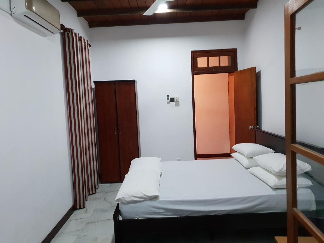 Ice Berg Apartment Dehiwala-Mount Lavinia Bagian luar foto