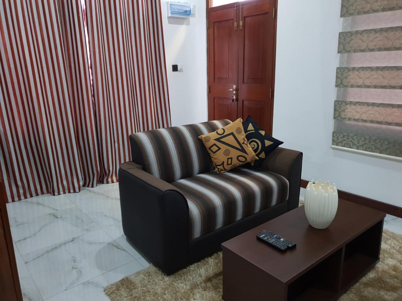 Ice Berg Apartment Dehiwala-Mount Lavinia Bagian luar foto