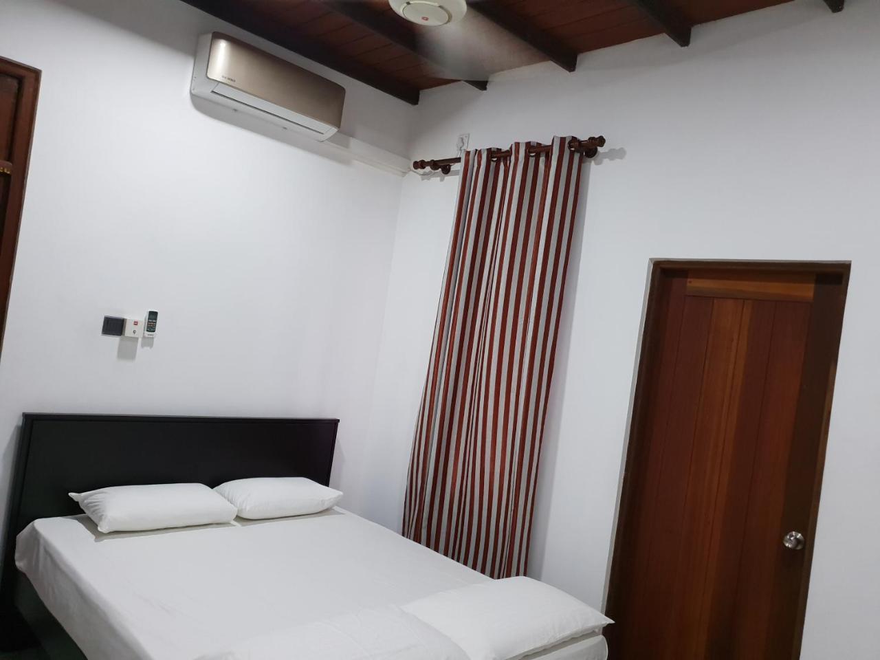 Ice Berg Apartment Dehiwala-Mount Lavinia Bagian luar foto