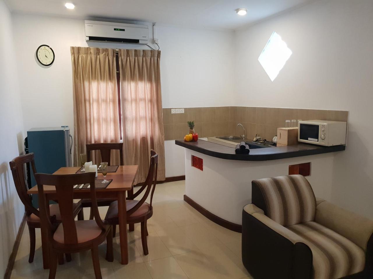 Ice Berg Apartment Dehiwala-Mount Lavinia Bagian luar foto