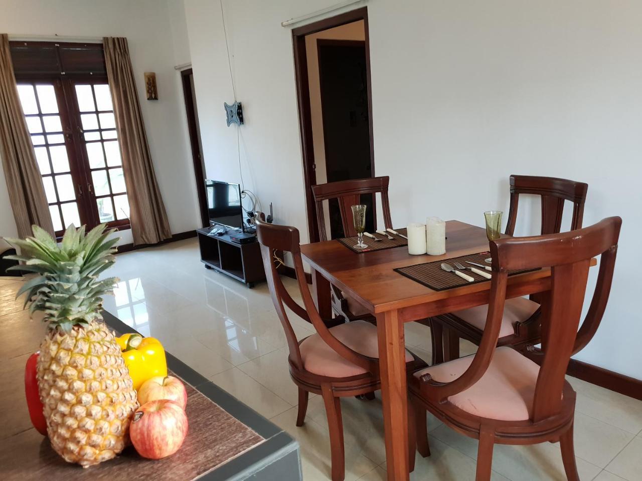 Ice Berg Apartment Dehiwala-Mount Lavinia Bagian luar foto