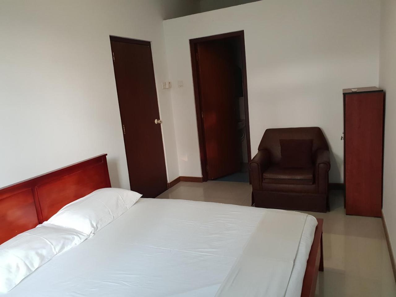 Ice Berg Apartment Dehiwala-Mount Lavinia Bagian luar foto