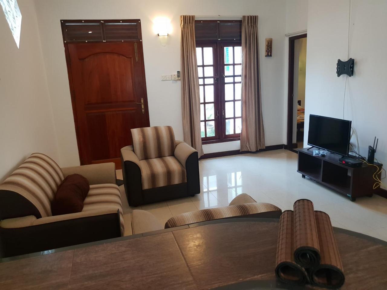 Ice Berg Apartment Dehiwala-Mount Lavinia Bagian luar foto