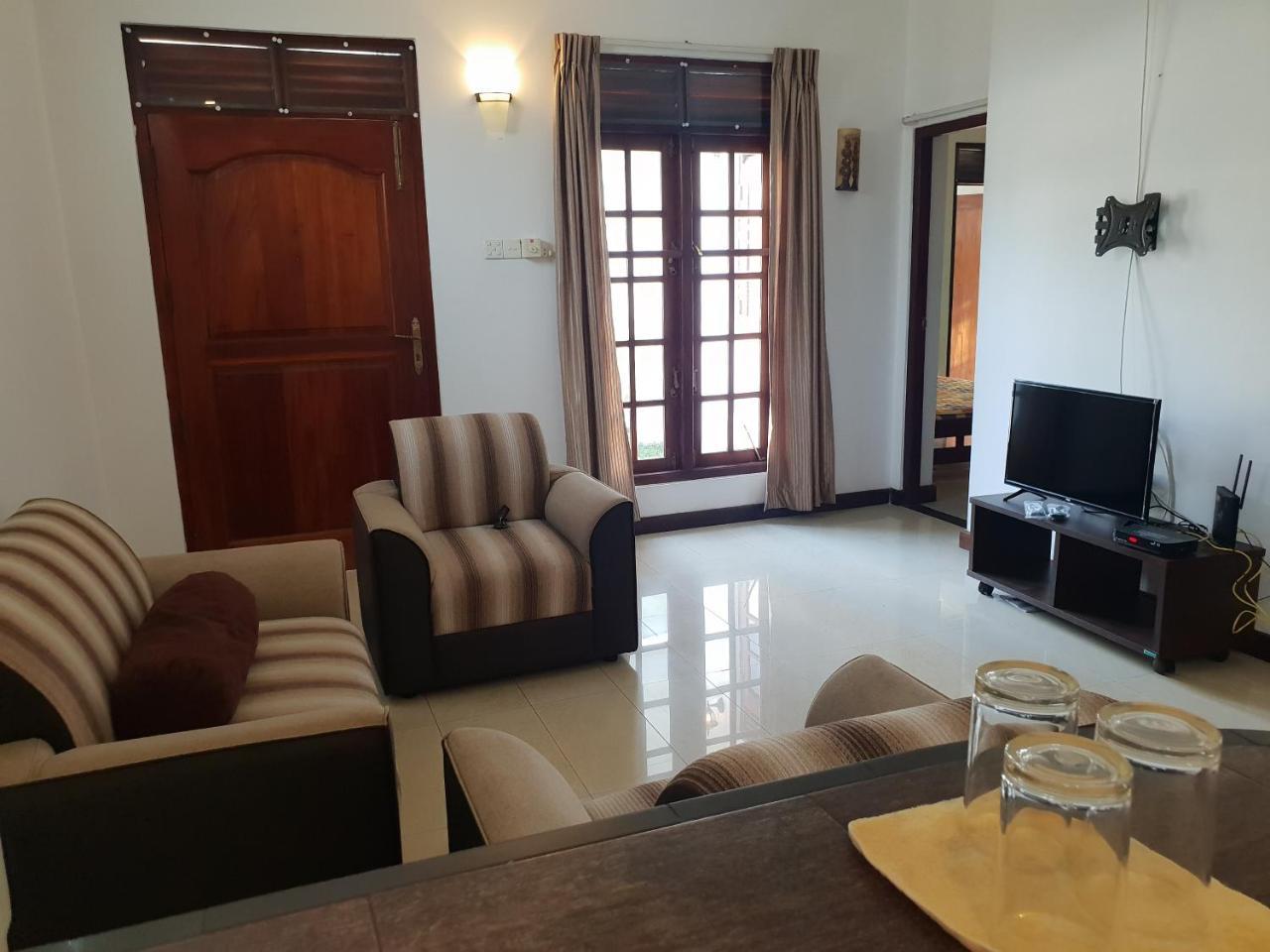 Ice Berg Apartment Dehiwala-Mount Lavinia Bagian luar foto
